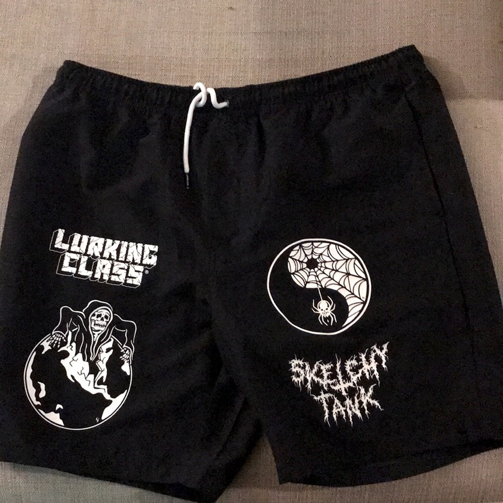 Lurking Class black board short